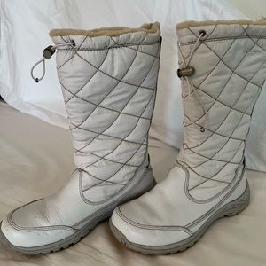 Ugg boots. Size 9.  Hardly worn. Purchased at Dillard’s. Cute, comfy and warm.